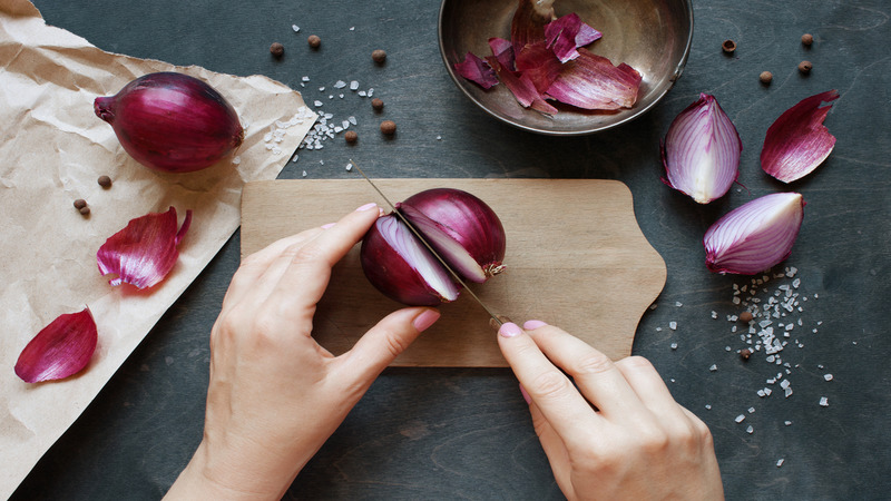 Stop crying in the kitchen: learn to cut onions without tears