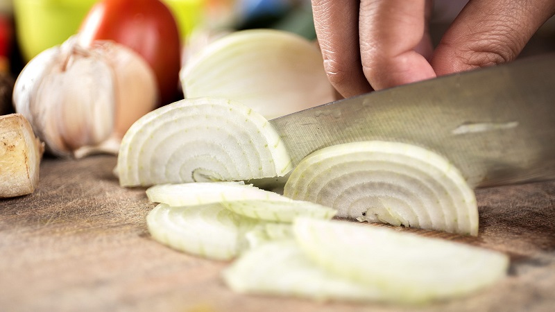 Stop crying in the kitchen: learn to cut onions without tears