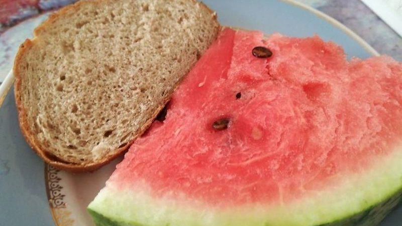 We clean the intestines with watermelon: recipes