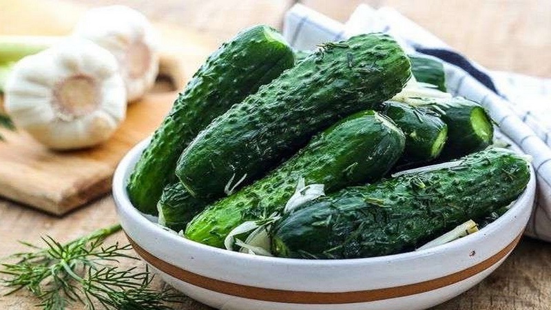 How to quickly and tasty cook lightly salted cucumbers