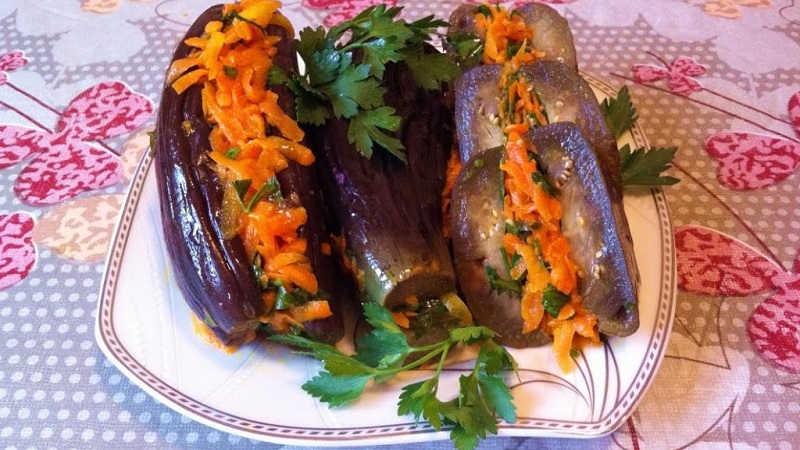 How to cook pickled eggplant stuffed with carrots and garlic