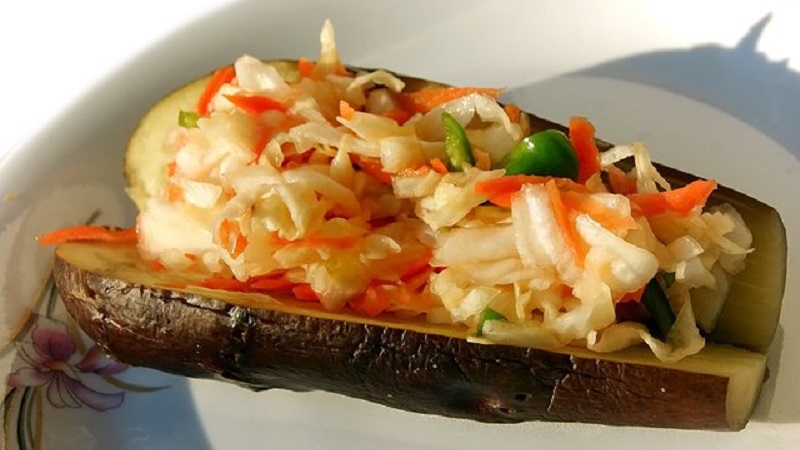 How to cook pickled eggplant stuffed with carrots and garlic