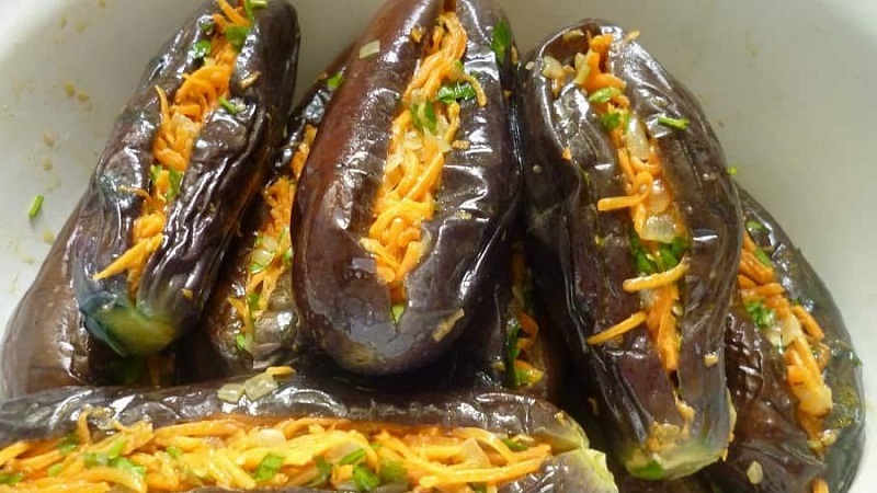 How to cook pickled eggplant stuffed with carrots and garlic