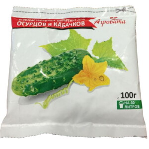 What dressing can be used for cucumbers in a greenhouse during fruiting
