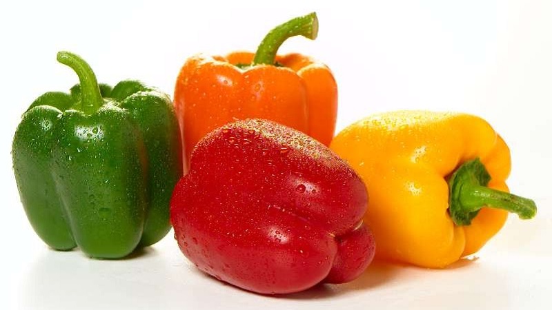The benefits and harms of yellow sweet pepper and is there a difference between the colors of the vegetable
