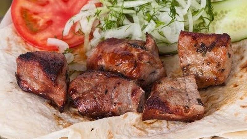 Affordable, quick and tasty ways to make pickled onions for barbecue, herring and salad