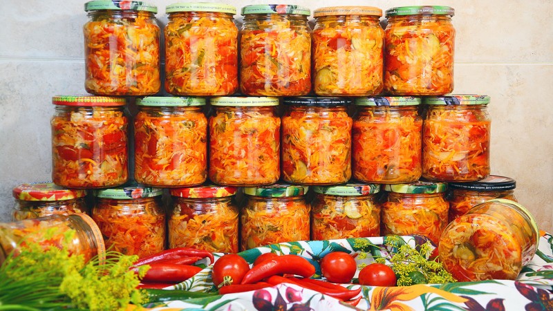 Cooking a dressing for carrot soup for the winter