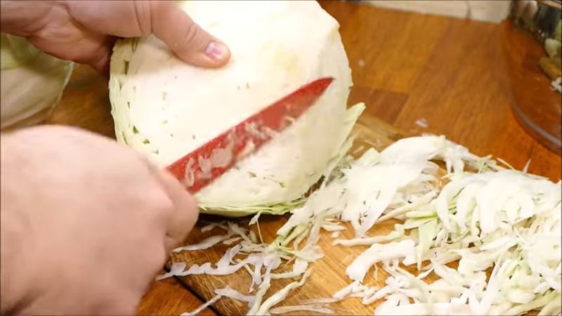 How to prepare delicious sauerkraut for the winter