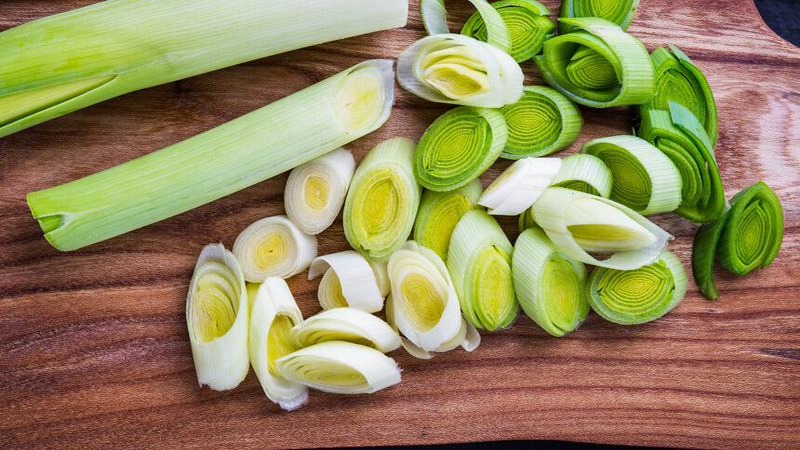 The benefits and harms of leeks for health: what is good and how to use it correctly