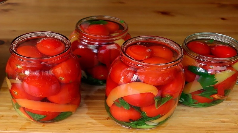 Amazing-tasting recipes for tomatoes with celery for the winter