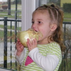 Is it possible to give onions to a small child and at what age