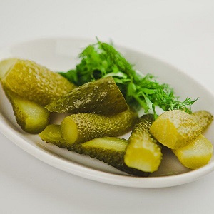 Crispy cucumbers for the winter without sterilization: salting methods