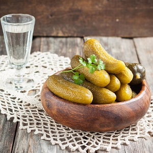 Crispy cucumbers for the winter without sterilization: salting methods
