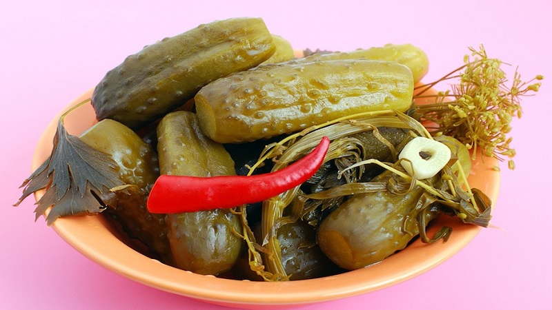 Crispy cucumbers for the winter without sterilization: salting methods