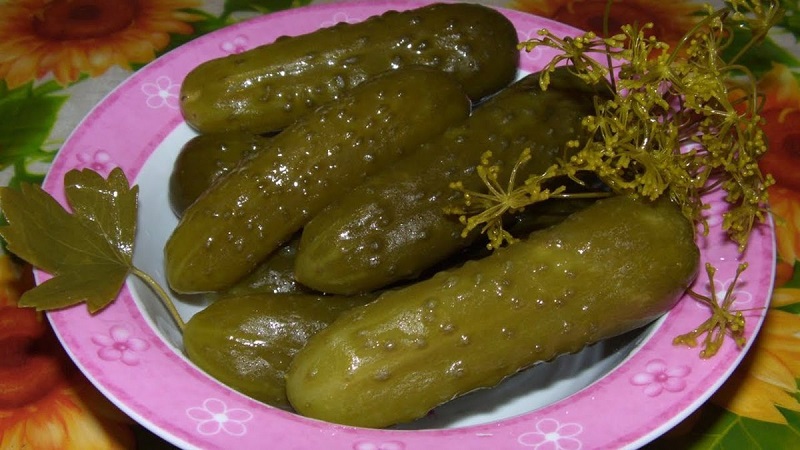 Crispy cucumbers for the winter without sterilization: salting methods