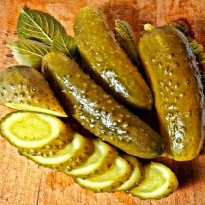 Crispy cucumbers for the winter without sterilization: salting methods