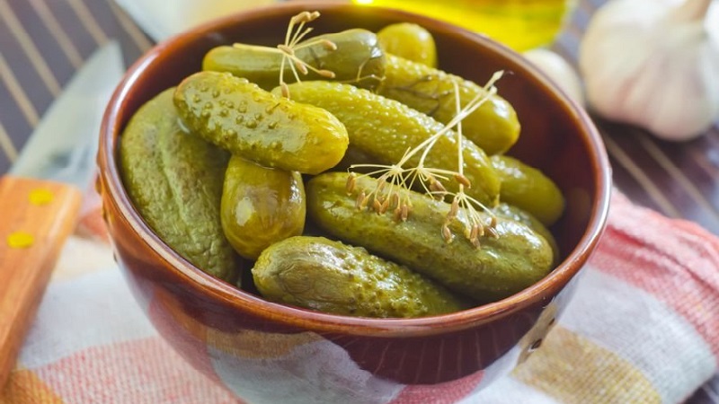 Crispy cucumbers for the winter without sterilization: salting methods