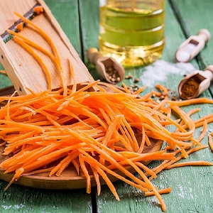 How to deliciously prepare Korean-style carrots for the winter in jars