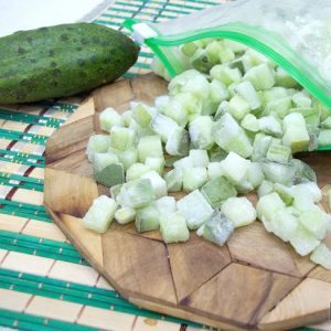 How to freeze fresh cucumbers in the freezer for the winter: step by step instructions from preparing vegetables to defrosting them