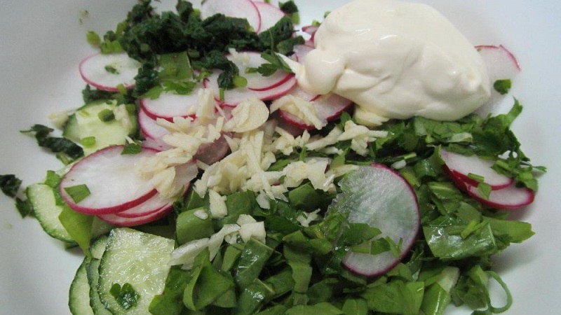 Is it possible to eat the stem and leaves of a radish
