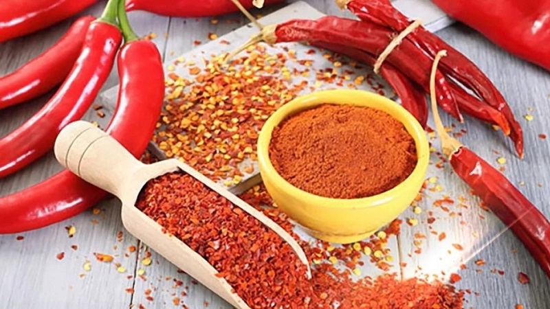 Distinguishing pungent fruits is easy and simple - cayenne pepper and chili: what is the difference and how they are used