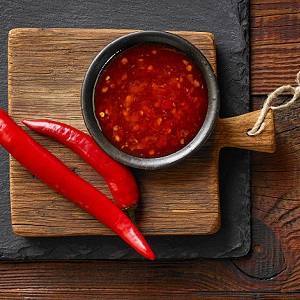 Distinguishing pungent fruits is easy and simple - cayenne pepper and chili: what is the difference and how they are used