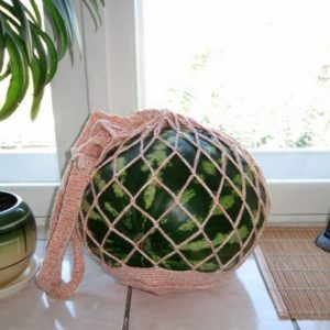 At what temperature and how much is watermelon stored
