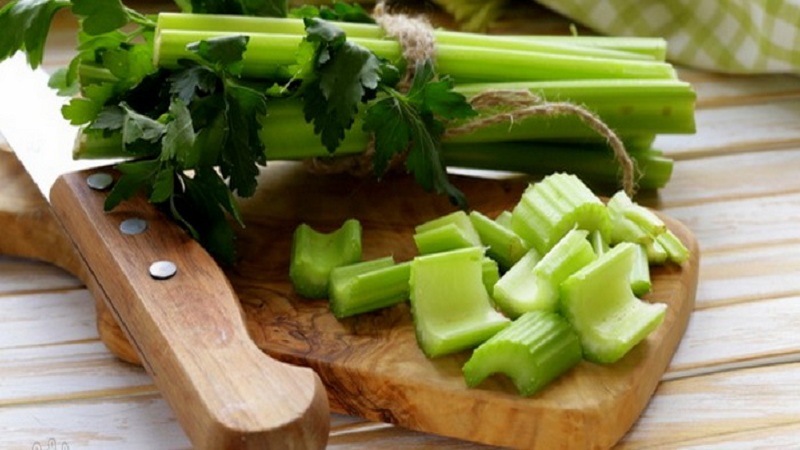 Celery stalk - how to eat properly