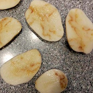 What to do if there are brown streaks inside the potato