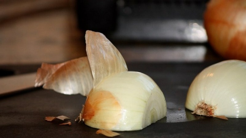 What to do with peeled onions: how to keep them longer