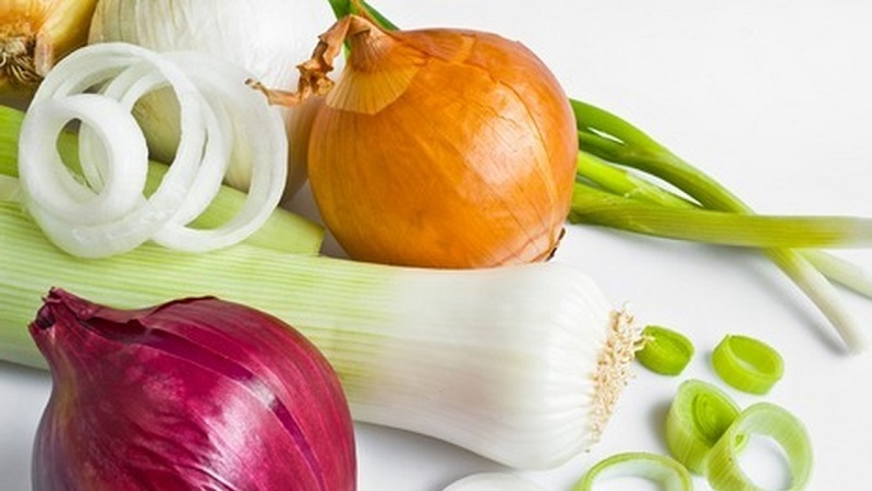 What is contained in onions: what vitamins and minerals