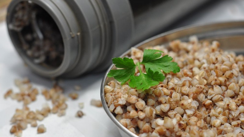 Cooking cereals is easy and simple without cooking: how to steam buckwheat overnight and how is it useful