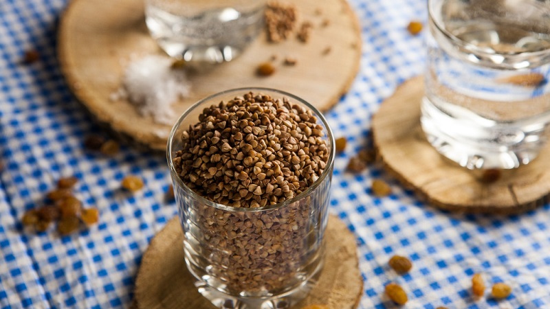 Cooking cereals is easy and simple without cooking: how to steam buckwheat overnight and how is it useful