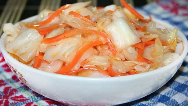 How can you cook sauerkraut deliciously in slices in different ways