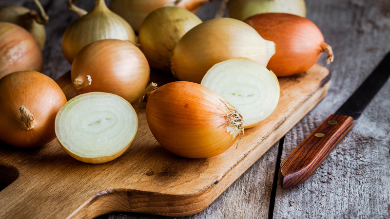How to eat onions correctly: daily consumption rates, benefits and harms, contraindications