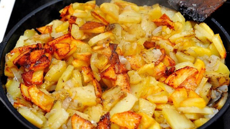 How to fry onions properly: the best ways and delicious recipes