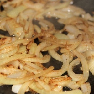 How to fry onions properly: the best ways and delicious recipes