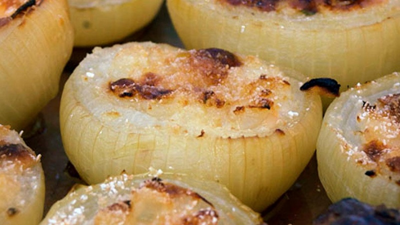 How to cook baked onions to draw out pus and use it correctly