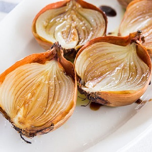 How to cook baked onions to draw out pus and use it correctly