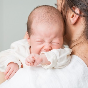 How is potato allergy manifested in children and adults
