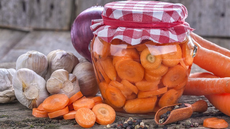 Step-by-step recipes: how to salt carrots for the winter