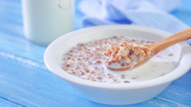 How to pour buckwheat with kefir at night and how to use it for weight loss