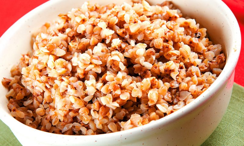 What is the calorie content of boiled buckwheat and is it possible for losing weight