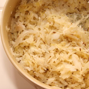 How to quickly and deliciously cook sauerkraut with caraway seeds