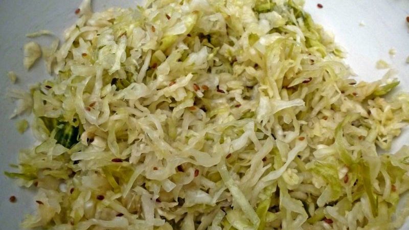 How to quickly and deliciously cook sauerkraut with caraway seeds