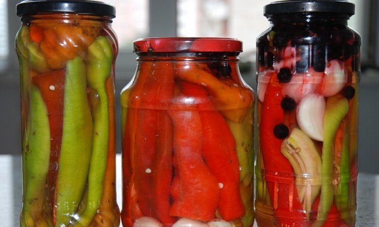 Do-it-yourself savory snacks: cooking pickled hot peppers for the winter with butter