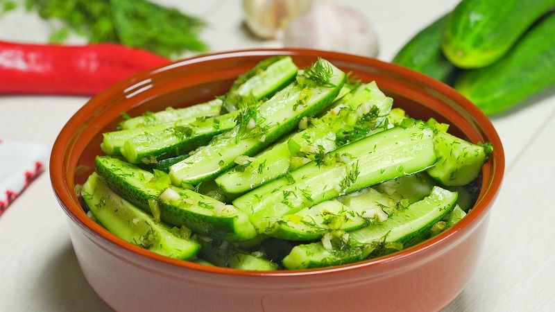 Features of pickling large cucumbers