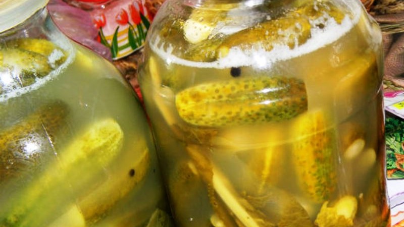 Why mold could appear on pickles and what to do about it