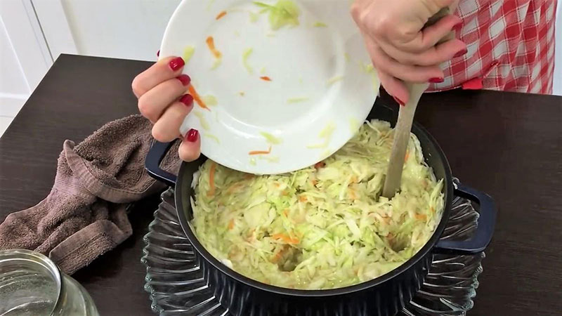 A selection of the best sauerkraut recipes in its own juice