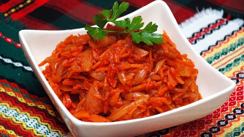 Useful properties of stewed onions for the body and the most delicious recipes